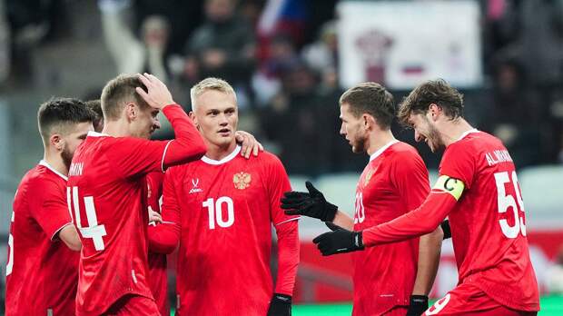 Сборная России обыгрывает Никарагуа после первого тайма благодаря пенальти на 45-й минуте