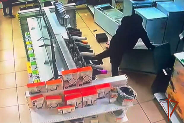 На Алате мужчина разгромил магазин техники, пытаясь сдать бракованный товар