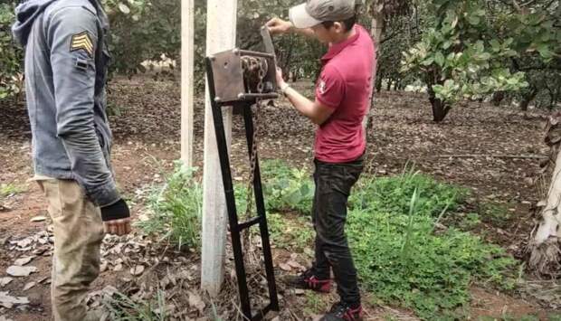 Как сделать мощную ручную лебедку — сможет вытянуть даже закопанный в землю бетонный столб Как сделать мощную ручную лебедку — сможет вытянуть даже закопанный в землю бетонный столб