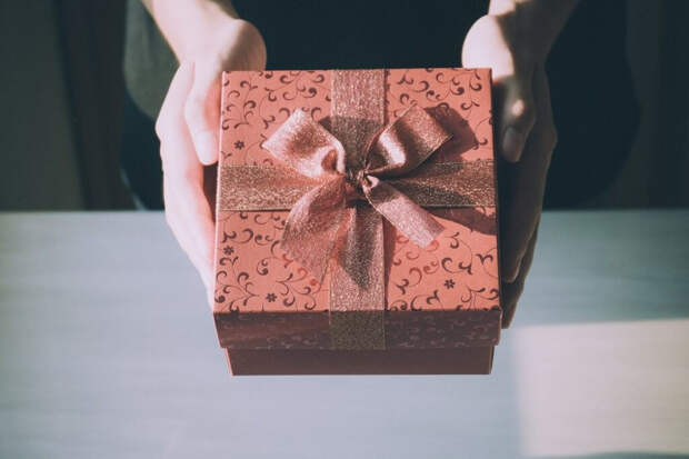 Российские женщины назвали самый желанный подарок на 8 Марта