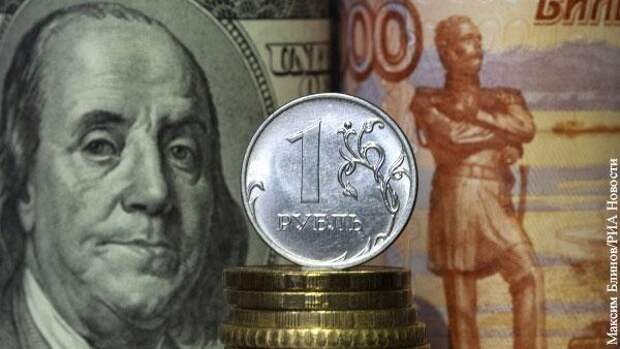 Банки России готовятся заработать на падении доллара