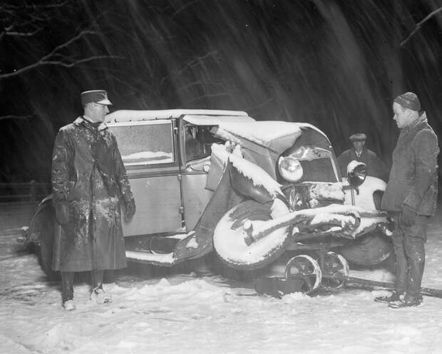 Трагичные и нелепые автомобильные аварии Бостона в 1930-х годах. Фотограф Лесли Джонс