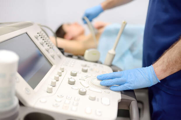 Невролог Алмазов: головные боли и шум в ушах указывают на сужение сосудов шеи