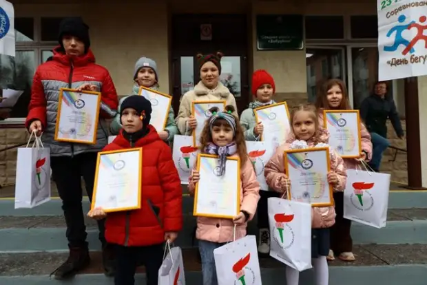 Церемония награждения победителей городского этапа республиканского конкурса детского рисунка ´Подружись со спортом´.