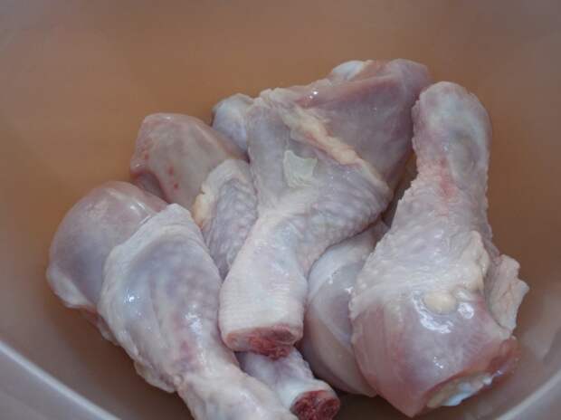 Куриные голени с кабачком в духовке