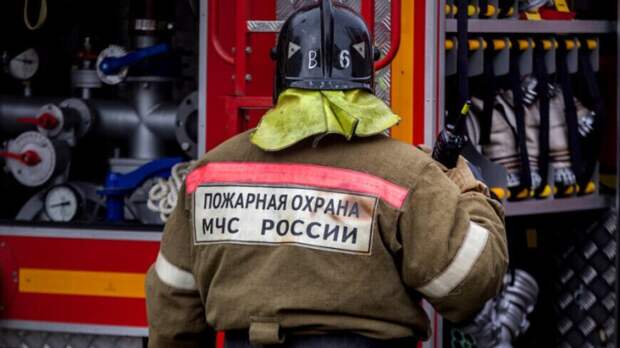В Сочи ликвидировали пожар, охвативший три жилых дома