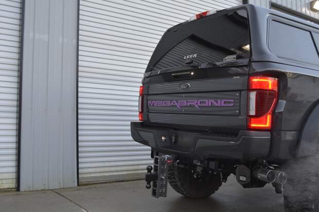 MegaRexx MegaBronc — семиместный Ford F-250 в костюме Bronco