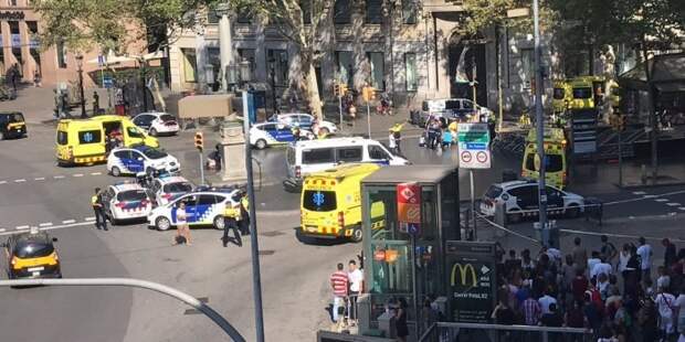 Фургон протаранил людей в центре Барселоны, есть пострадавшие