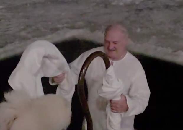 Лукашенко окунулся в ледяную воду