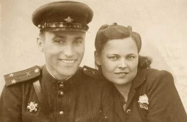 Александр Васильевич Чапаев с женой.