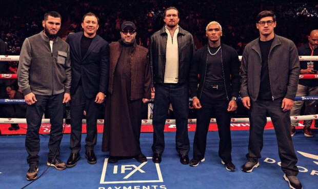 Если стоять рядом с шейхом, то российские боксеры не такие уж и российские