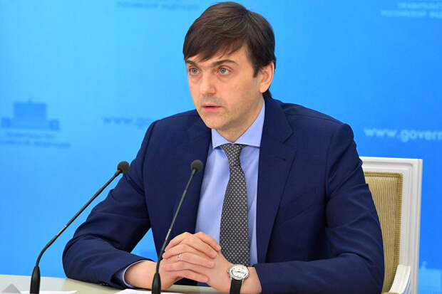 Министр Кравцов: менять срок обучения в школах не планируется