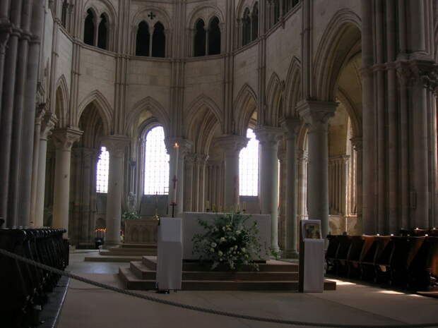 Аббатство Везле (Vezelay Abbey). 10 малоизвестных строений мира