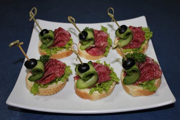 Бутерброды на шпажках: пошаговый рецепт с фото