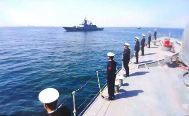 Корабли КНР и России в Ормузском проливе могут помешать США ударить по Ирану