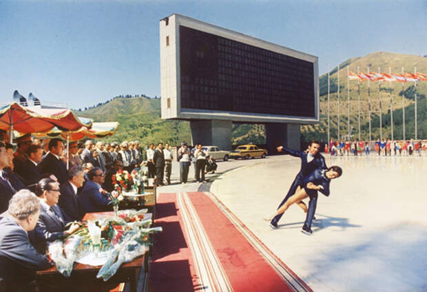 Казахстан. На катке Медео. Автор Мусаэльян Владимир, 1973.jpg Казахстан. На катке Медео. Автор Мусаэльян Владимир, 1973.jpg