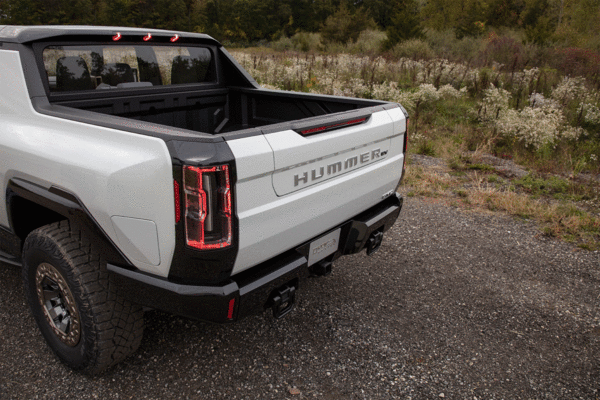 GMC Hummer EV показал себя как 1000-сильный, 350-мильный, быстро заряжающийся ЗВЕРЬ!