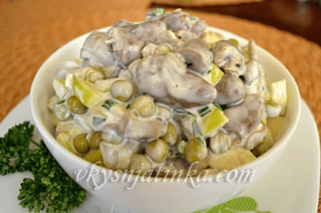 Салат с куриными сердечками и грибами - oчень вкусный салат из простых ингредиентов