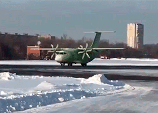 Транспортник Ил-112В приступил к рулежкам