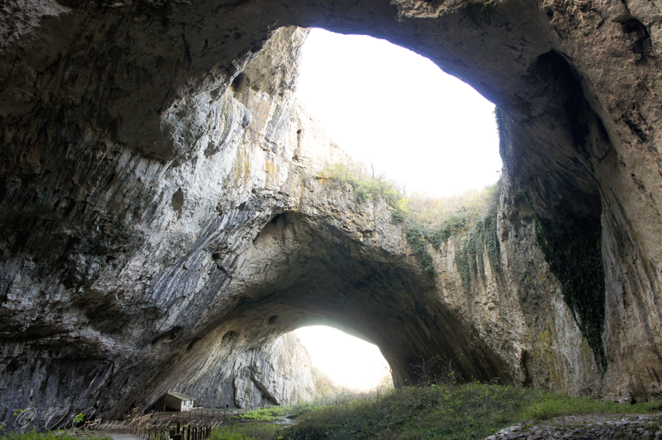 Болгария. Пещера Деветашка с фотошопом