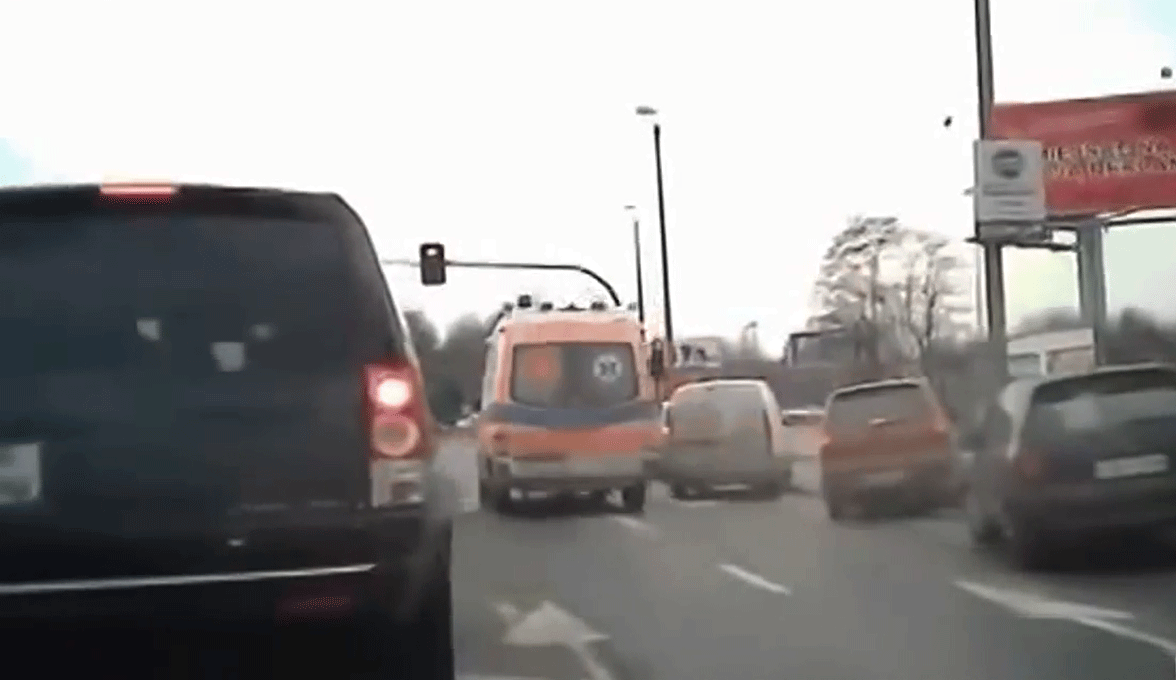 Пропускаем скорую видео. Пропускаем скорую видео