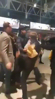 Пустите меня, я ему втащу